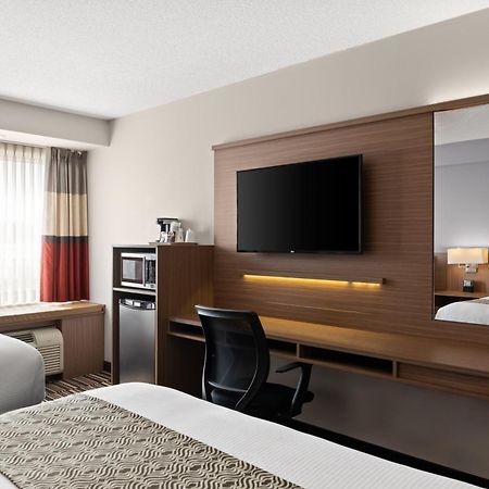 Microtel Inn & Suites By Wyndham Kirkland Lake Buitenkant foto