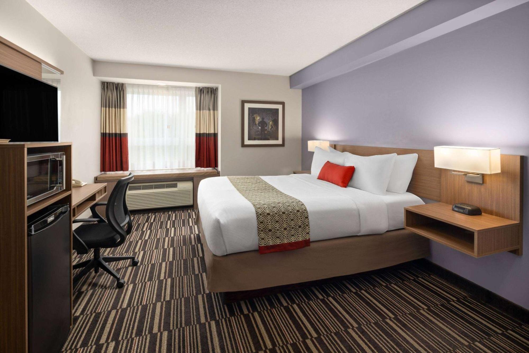 Microtel Inn & Suites By Wyndham Kirkland Lake Buitenkant foto