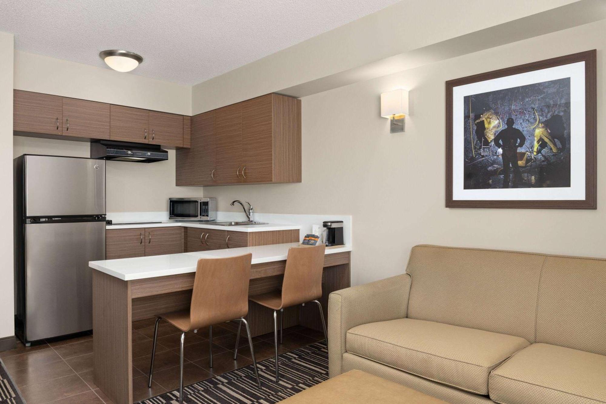 Microtel Inn & Suites By Wyndham Kirkland Lake Buitenkant foto