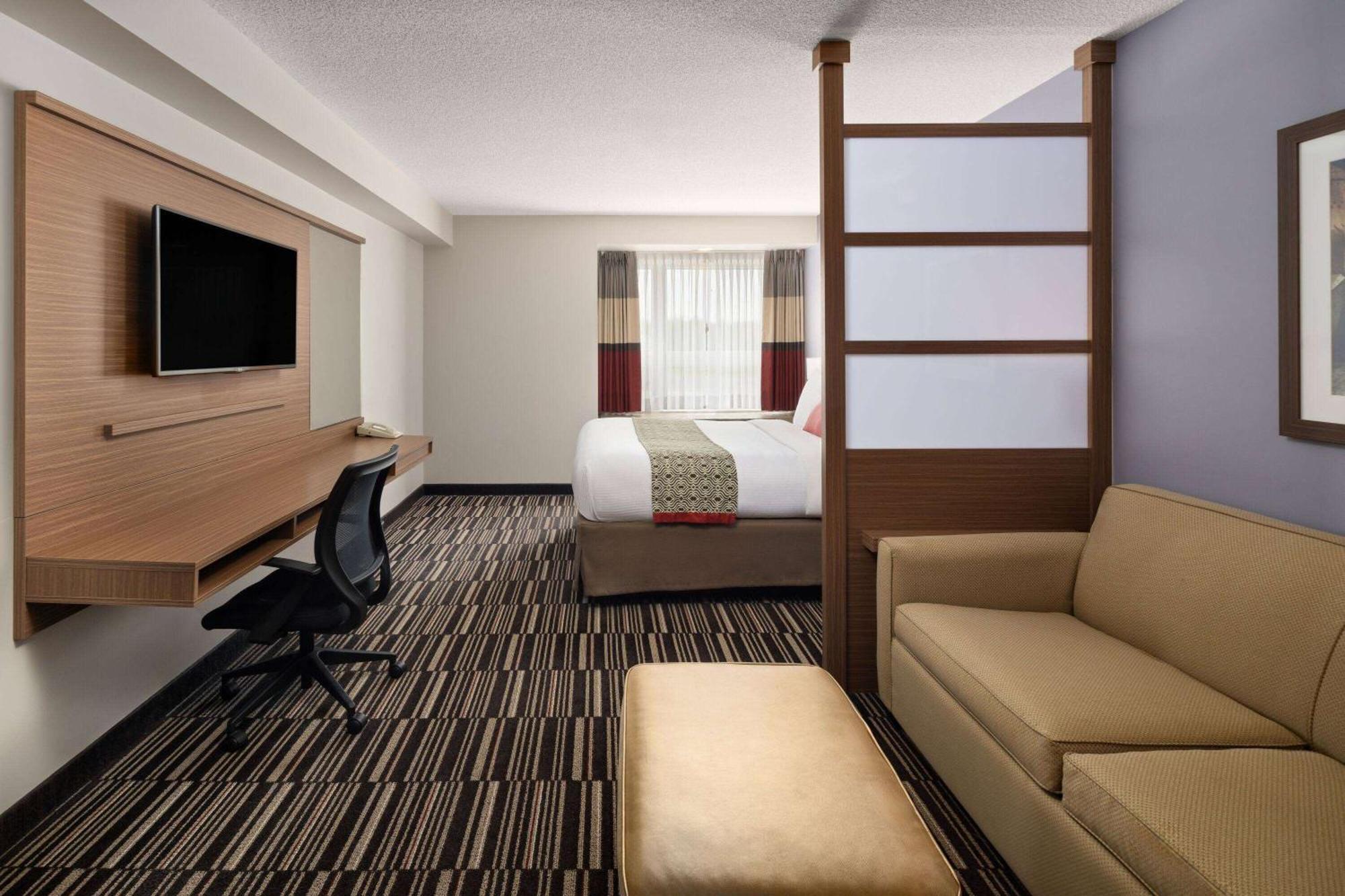 Microtel Inn & Suites By Wyndham Kirkland Lake Buitenkant foto