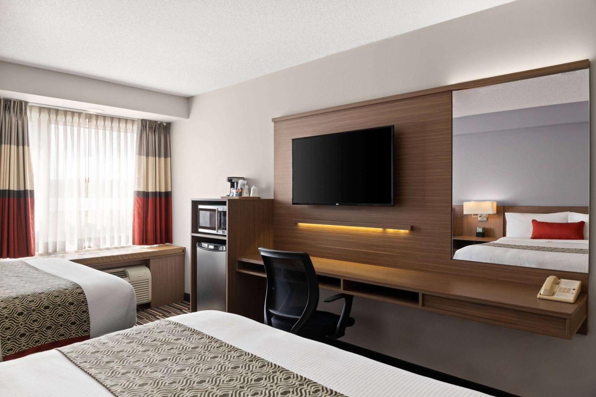 Microtel Inn & Suites By Wyndham Kirkland Lake Buitenkant foto
