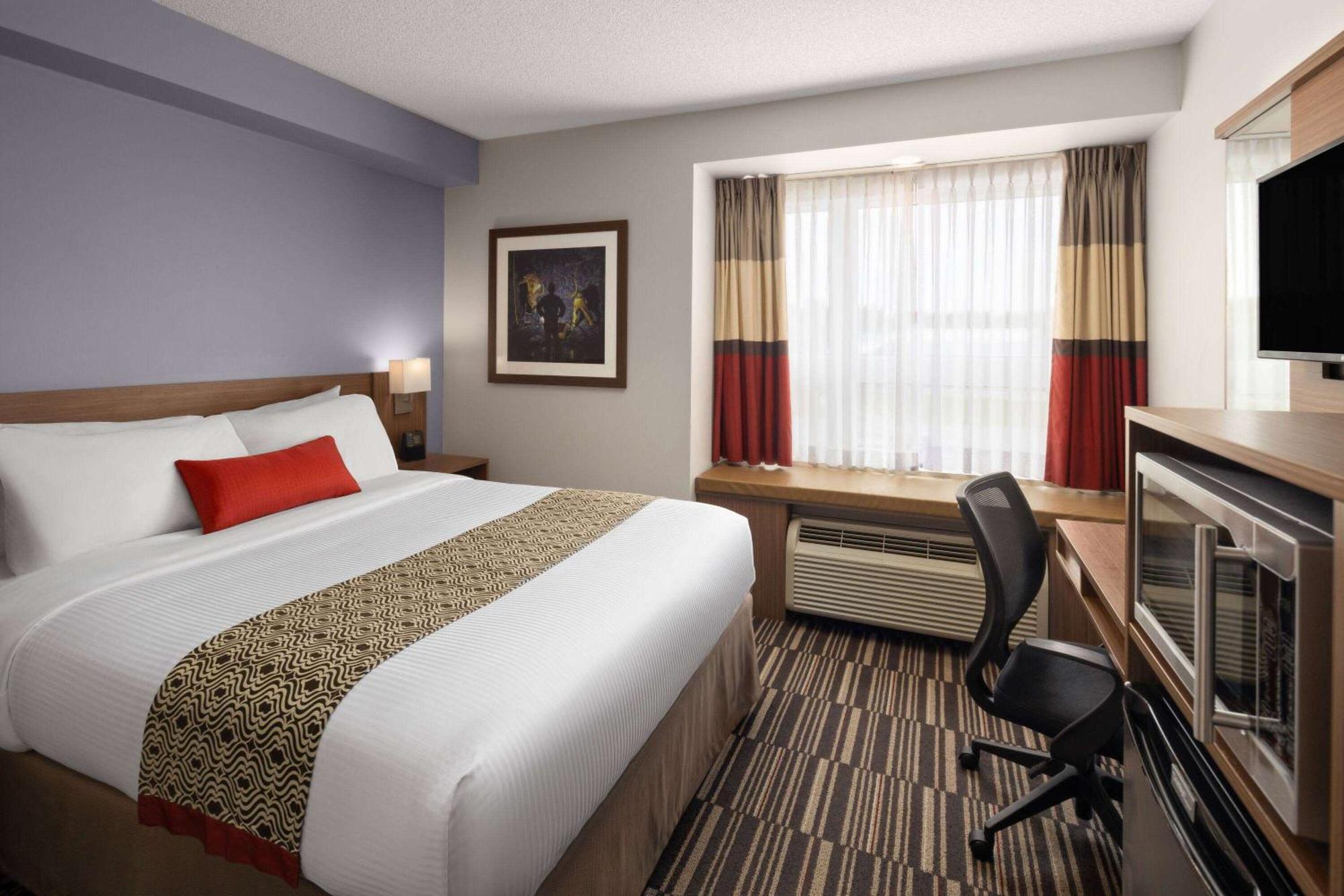 Microtel Inn & Suites By Wyndham Kirkland Lake Buitenkant foto