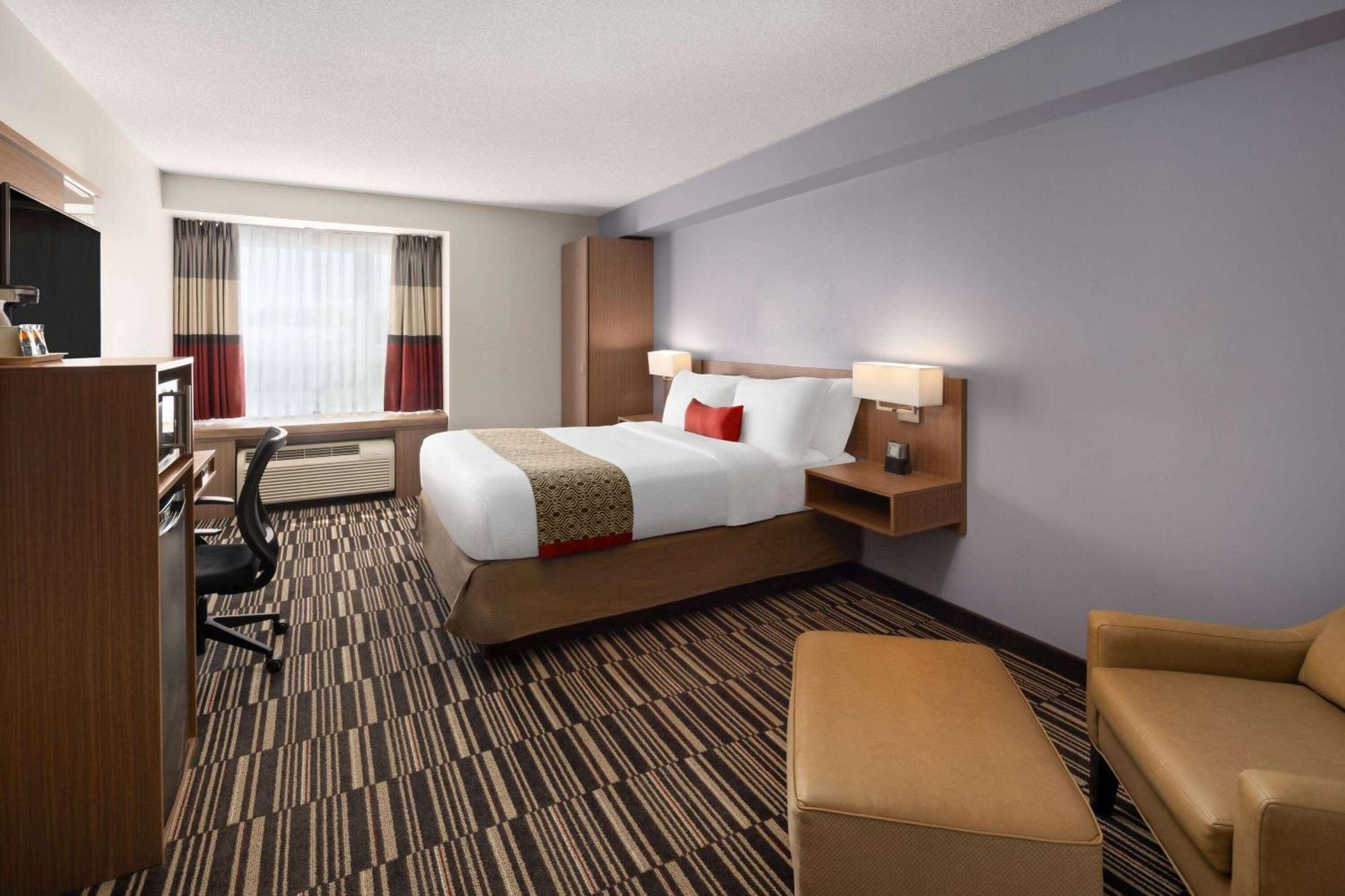 Microtel Inn & Suites By Wyndham Kirkland Lake Buitenkant foto
