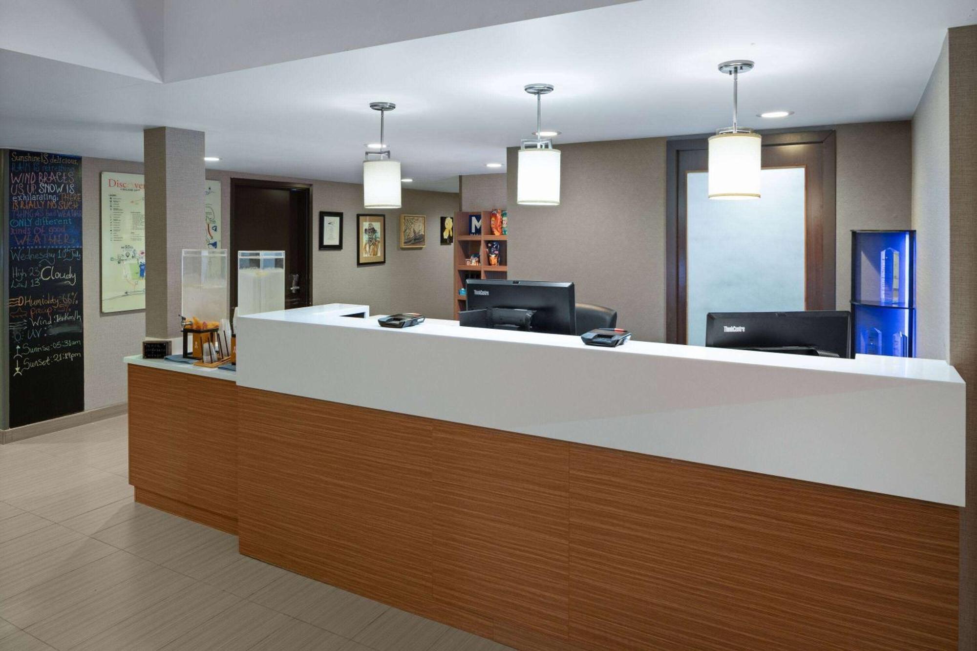 Microtel Inn & Suites By Wyndham Kirkland Lake Buitenkant foto