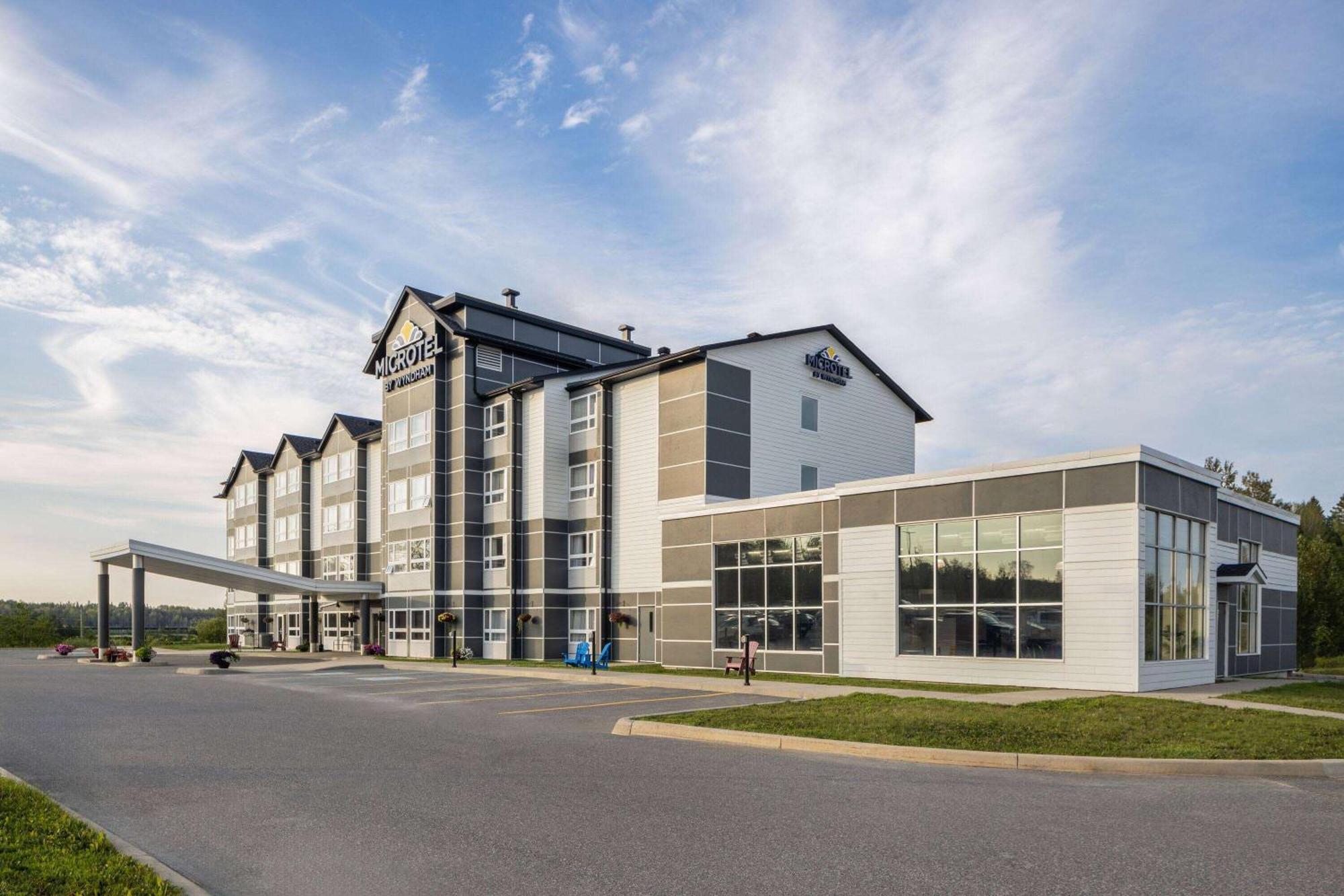 Microtel Inn & Suites By Wyndham Kirkland Lake Buitenkant foto