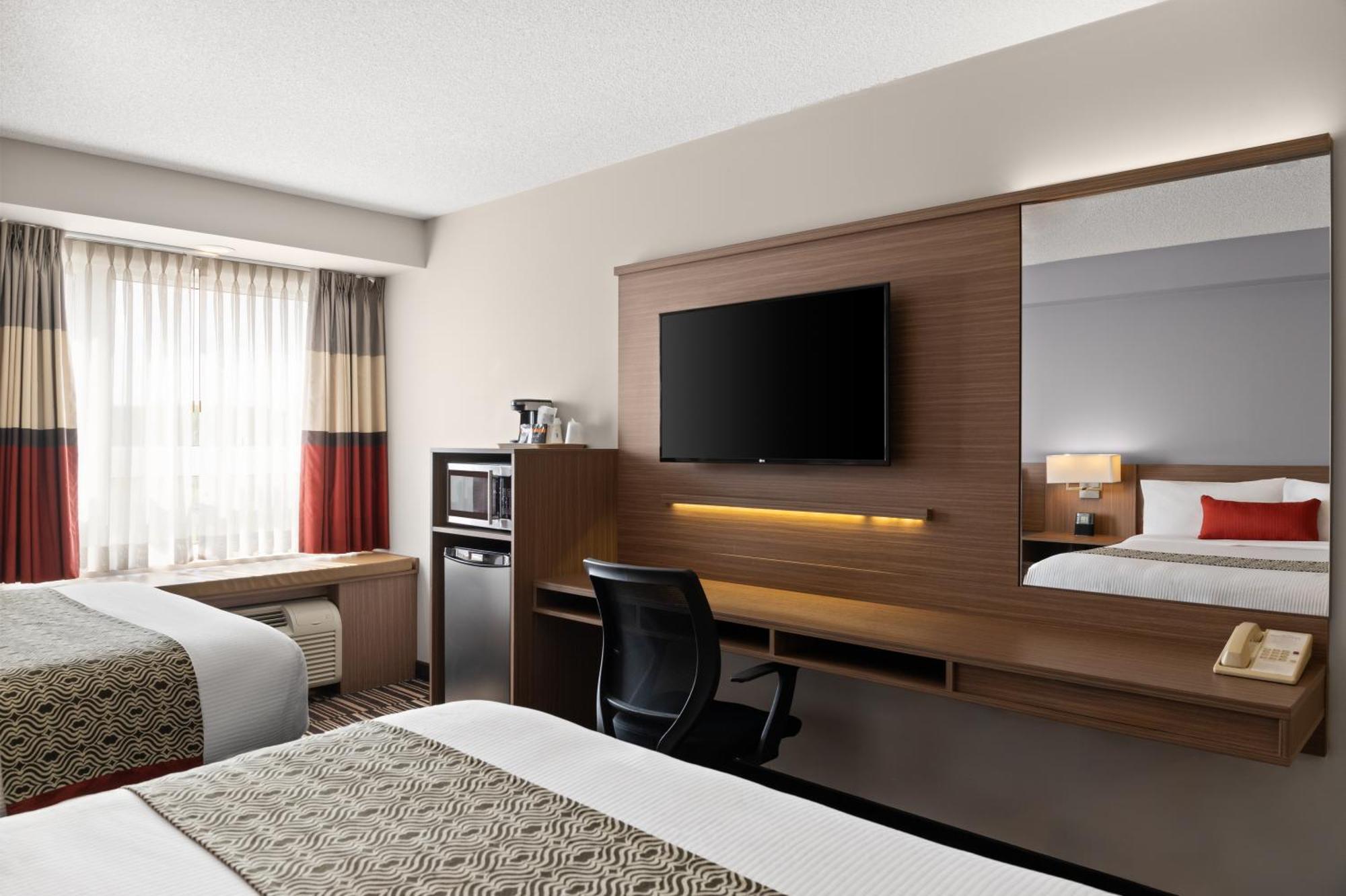 Microtel Inn & Suites By Wyndham Kirkland Lake Buitenkant foto
