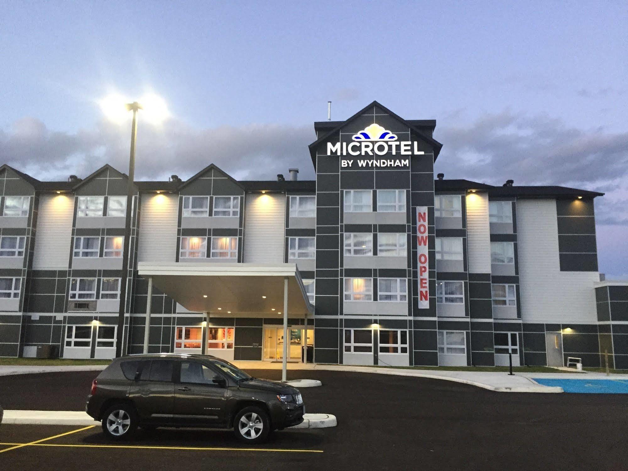 Microtel Inn & Suites By Wyndham Kirkland Lake Buitenkant foto