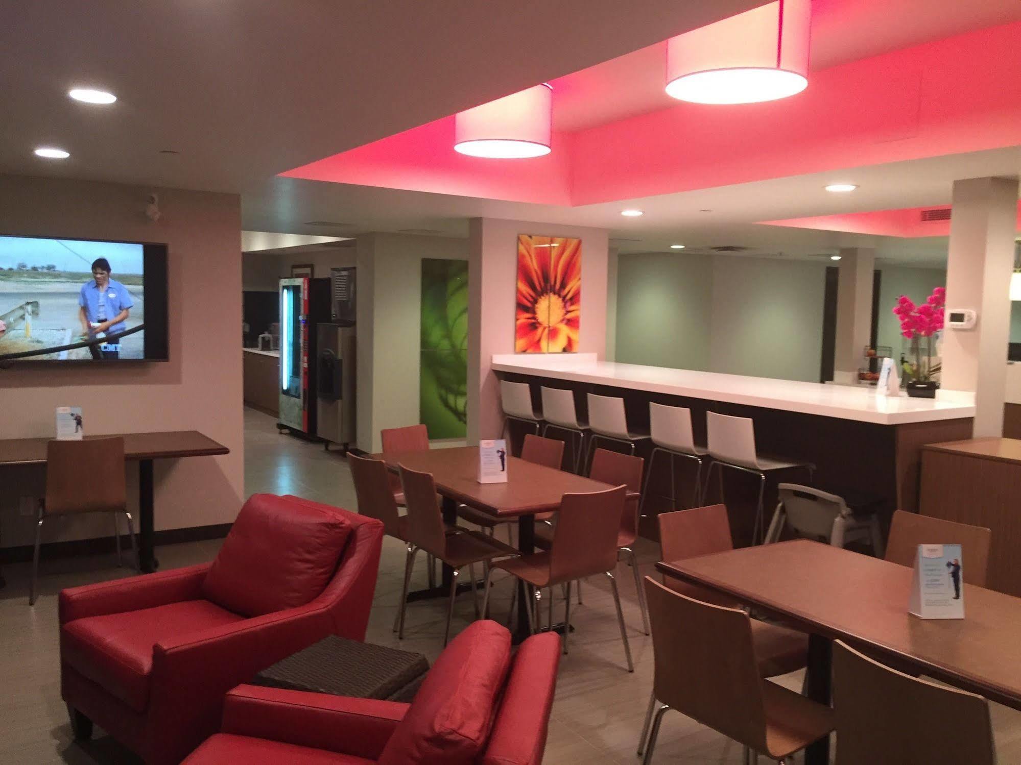 Microtel Inn & Suites By Wyndham Kirkland Lake Buitenkant foto