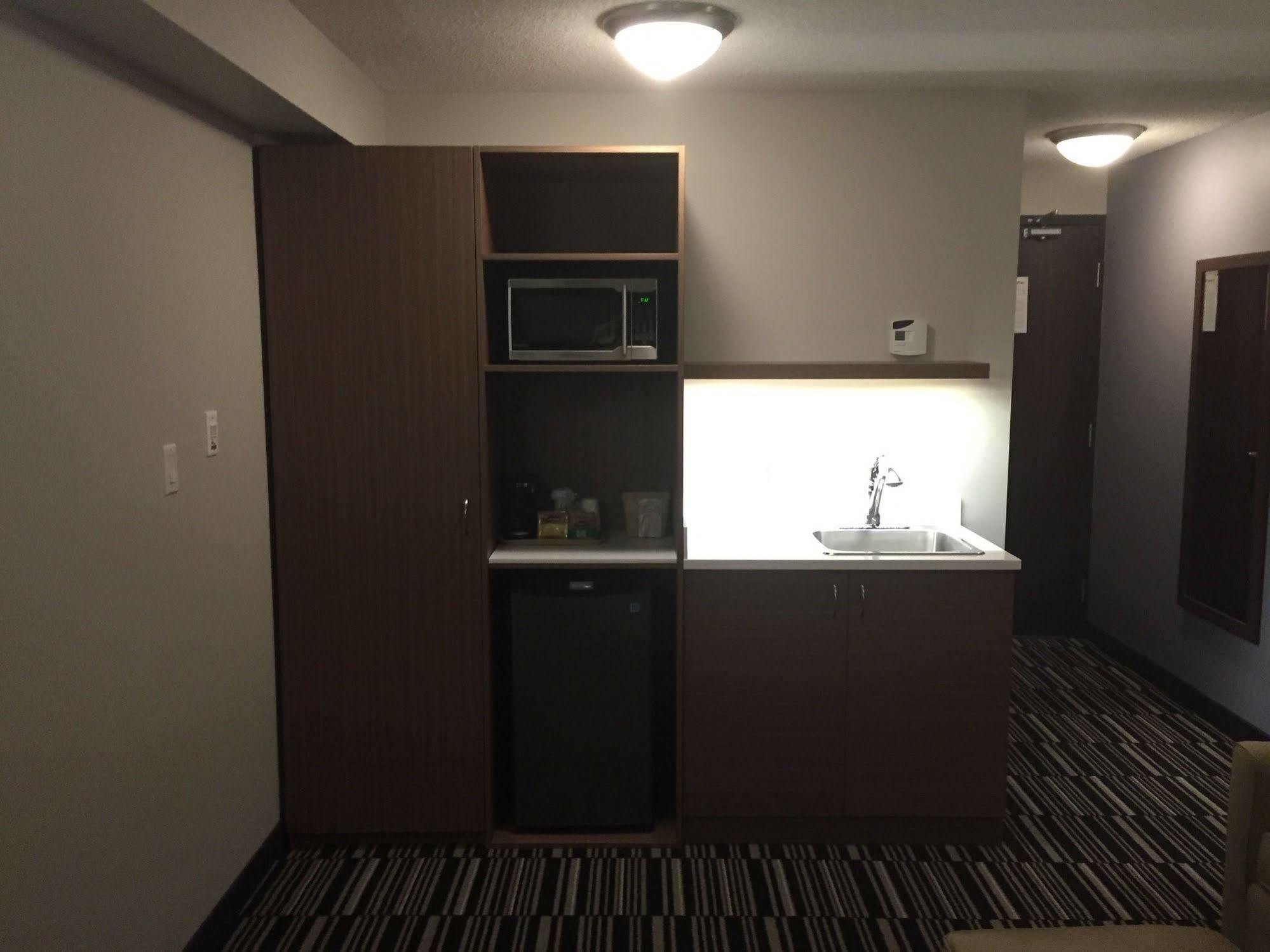 Microtel Inn & Suites By Wyndham Kirkland Lake Buitenkant foto