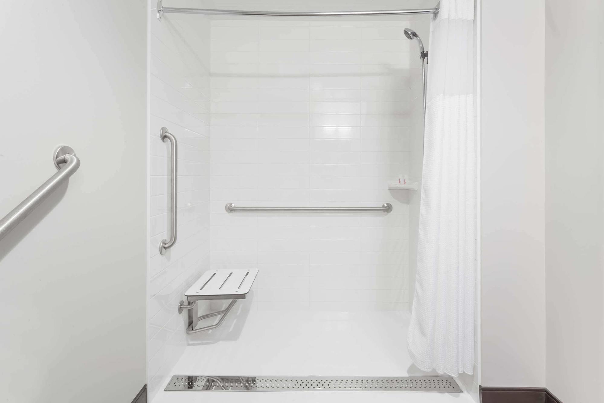 Microtel Inn & Suites By Wyndham Kirkland Lake Buitenkant foto