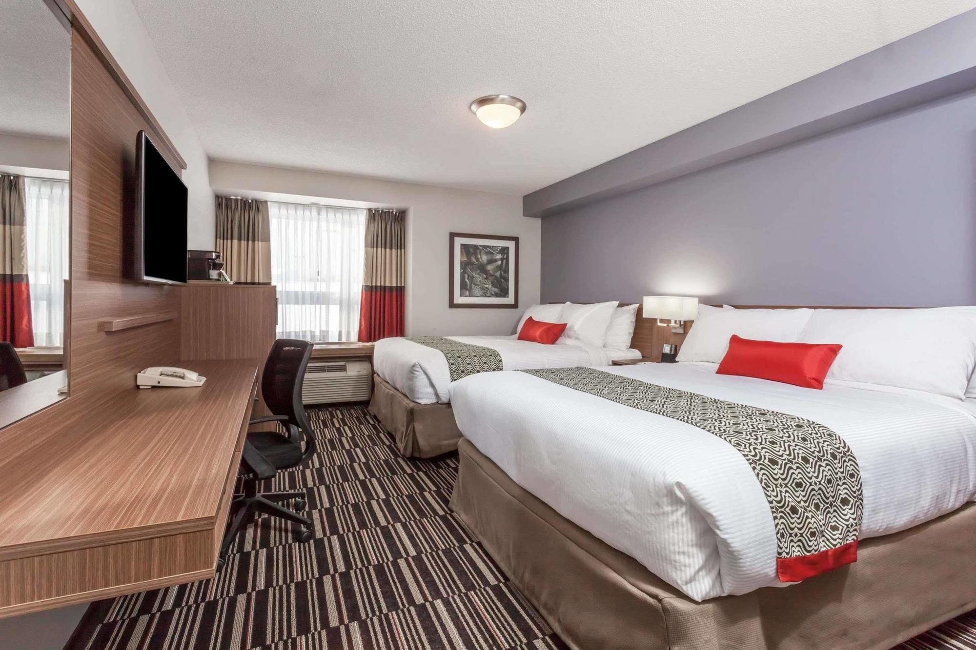 Microtel Inn & Suites By Wyndham Kirkland Lake Buitenkant foto