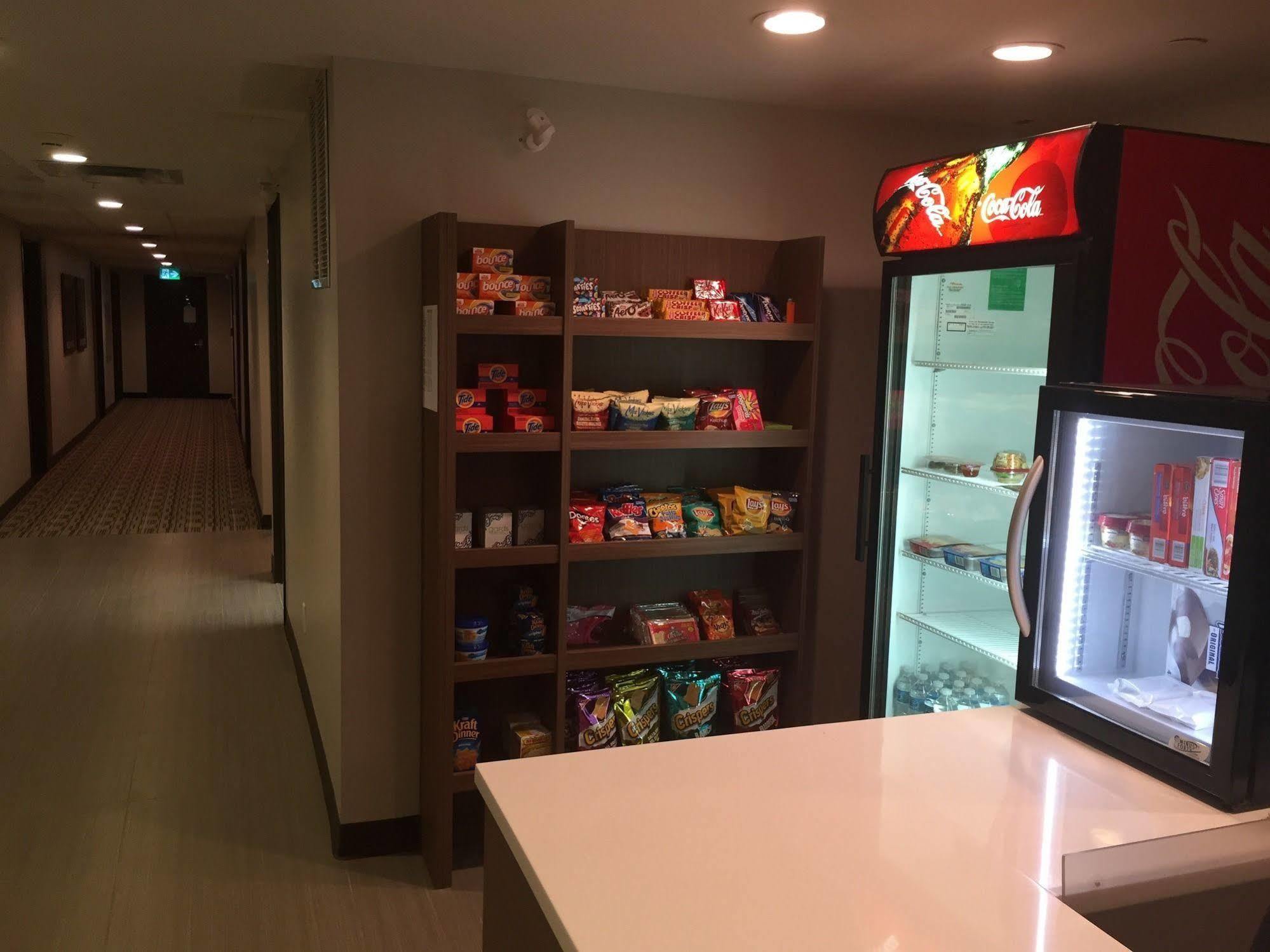 Microtel Inn & Suites By Wyndham Kirkland Lake Buitenkant foto