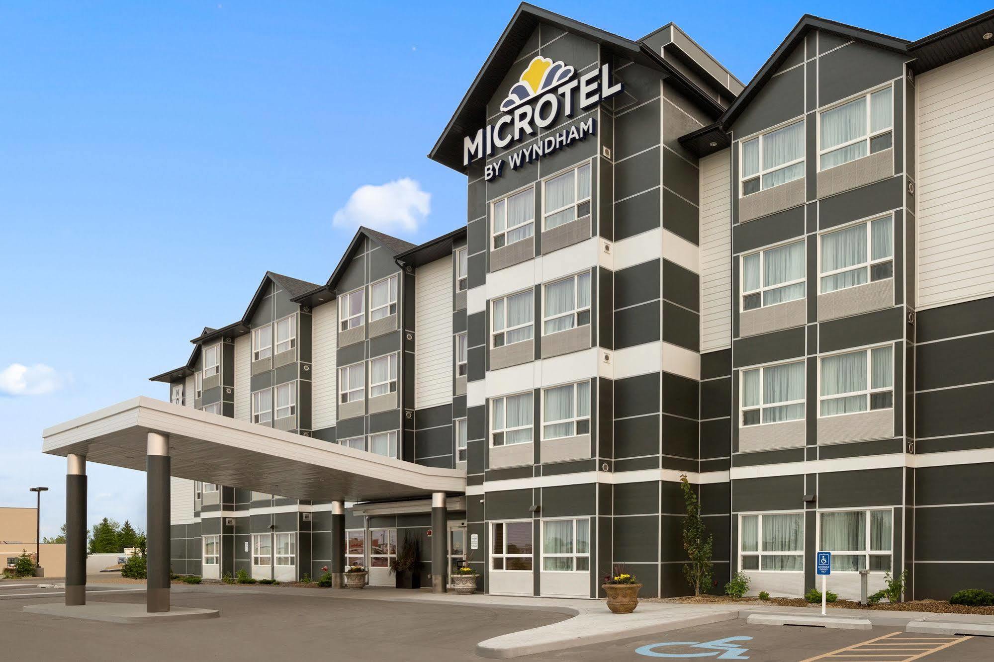 Microtel Inn & Suites By Wyndham Kirkland Lake Buitenkant foto