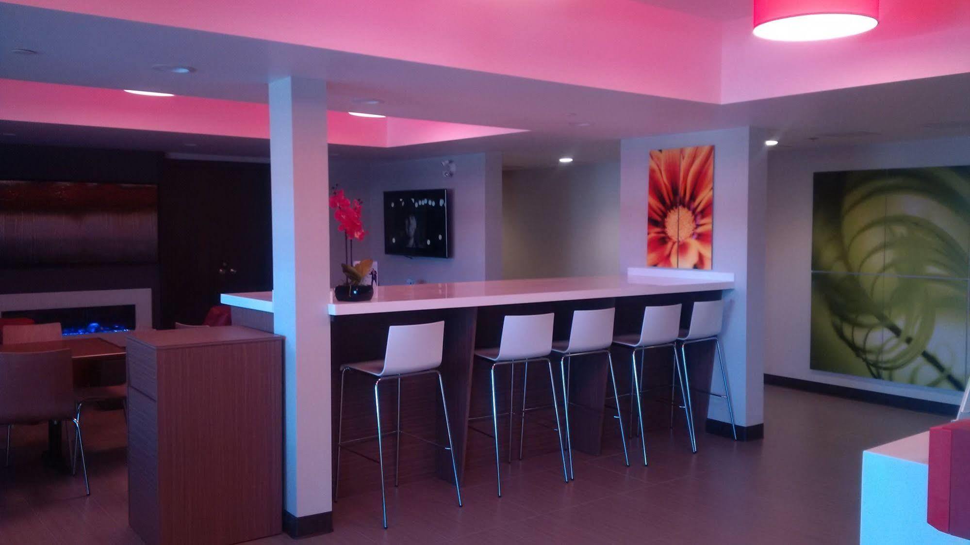 Microtel Inn & Suites By Wyndham Kirkland Lake Buitenkant foto